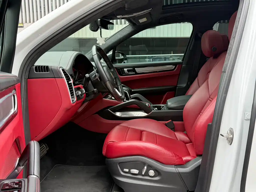 Porsche Cayenne — миниатюра 6