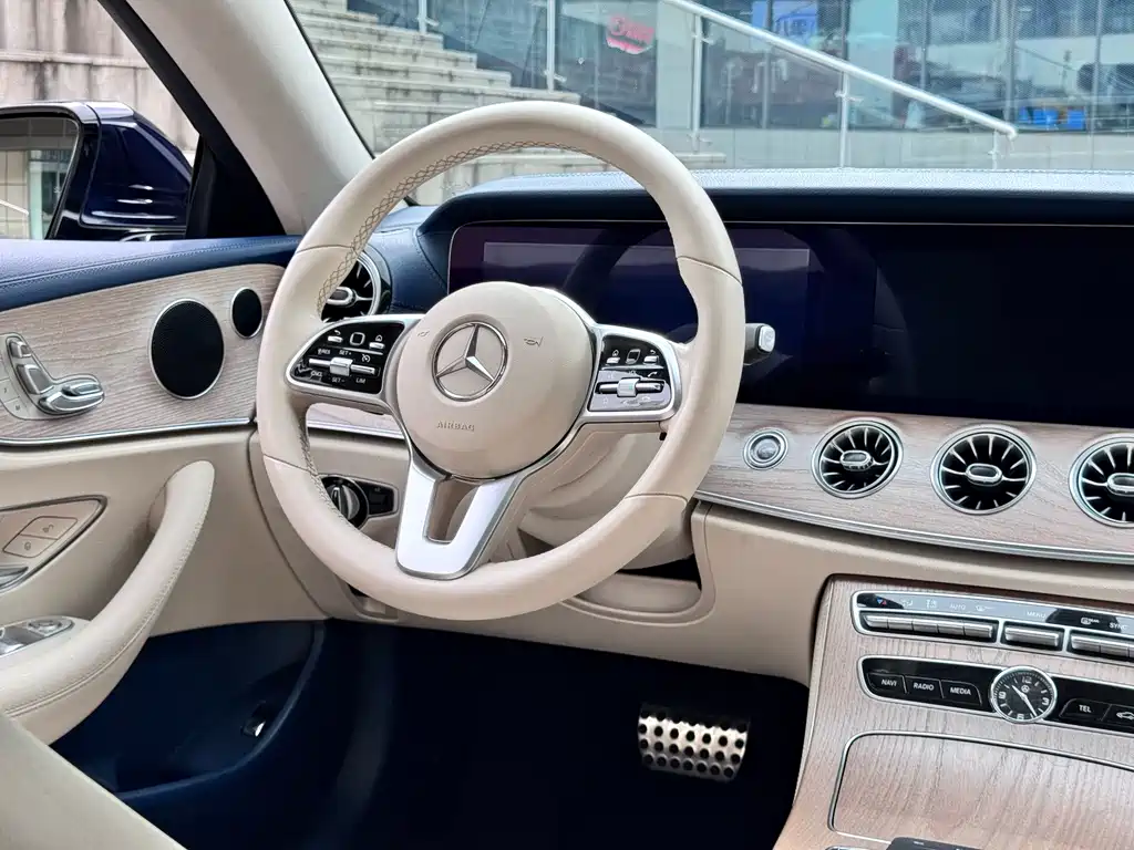 Mercedes-Benz E-Class (Import) — миниатюра 12