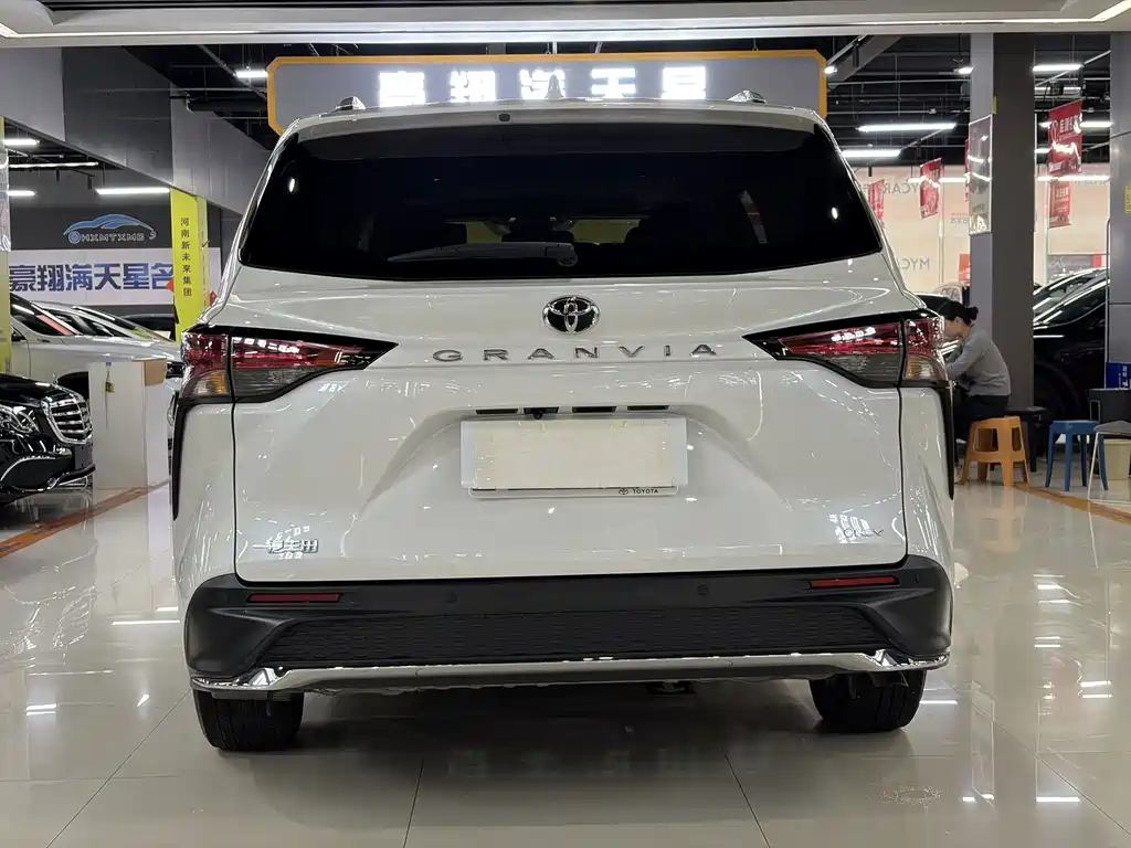 Toyota Granvia — миниатюра 9