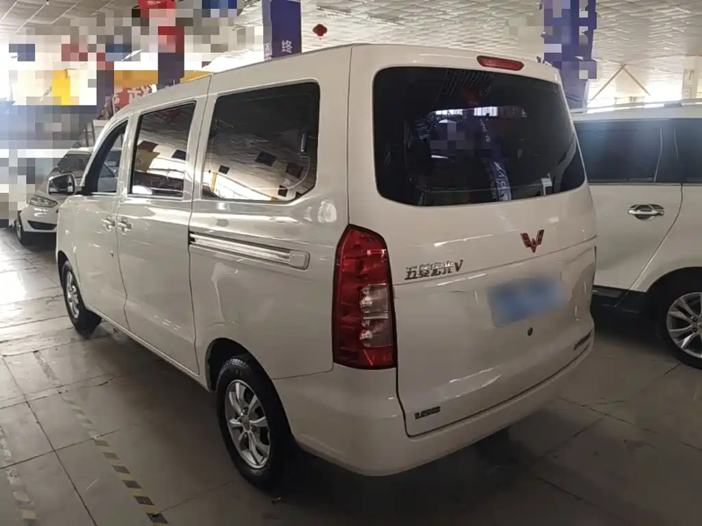 Wuling Hongguang V — миниатюра 5