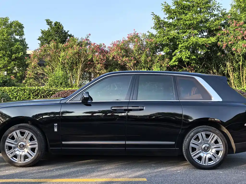 Rolls-Royce Cullinan 2018 мест