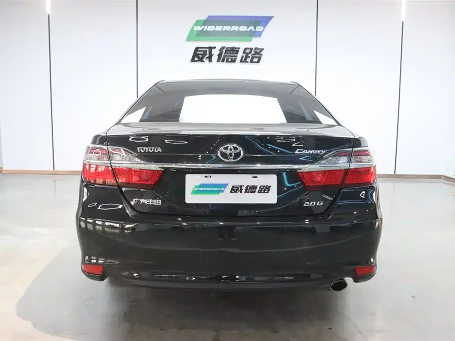 TOYOTA CAMRY