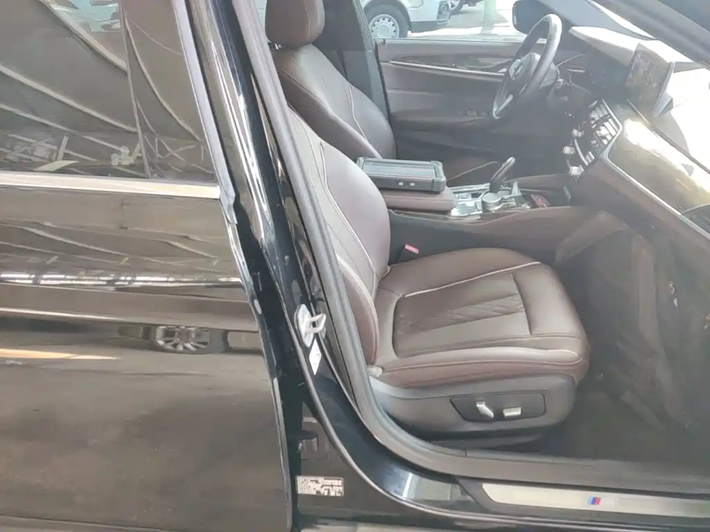 BMW 5 Series — миниатюра 25