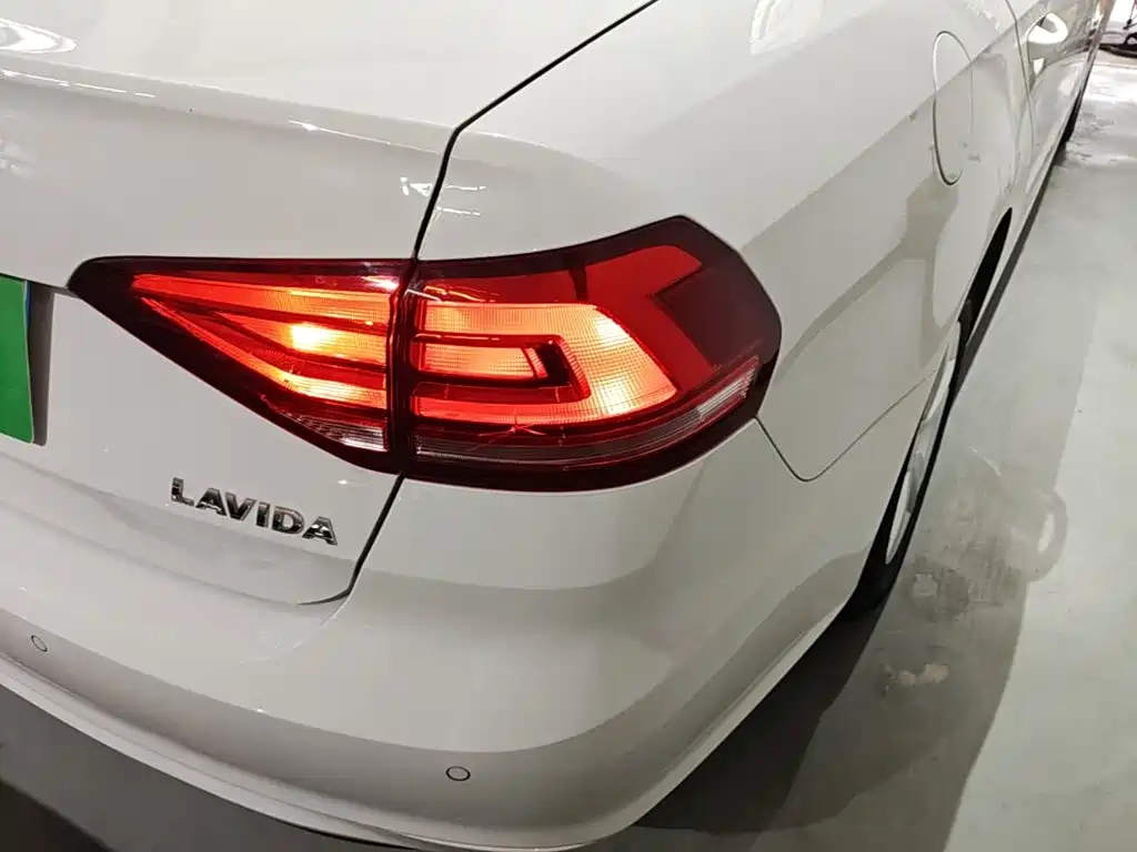 Volkswagen Lavida — миниатюра 8