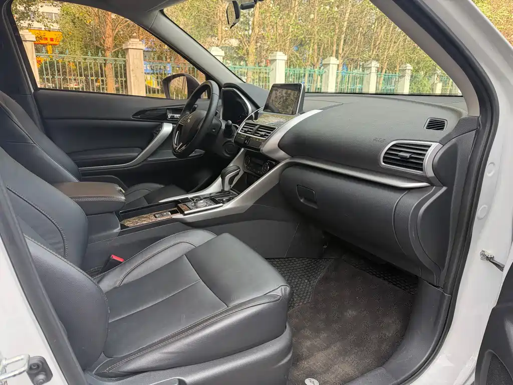 Mitsubishi Eclipse Cross — миниатюра 10