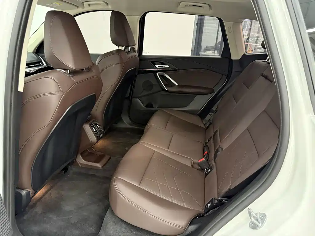 BMW iX1 — миниатюра 7