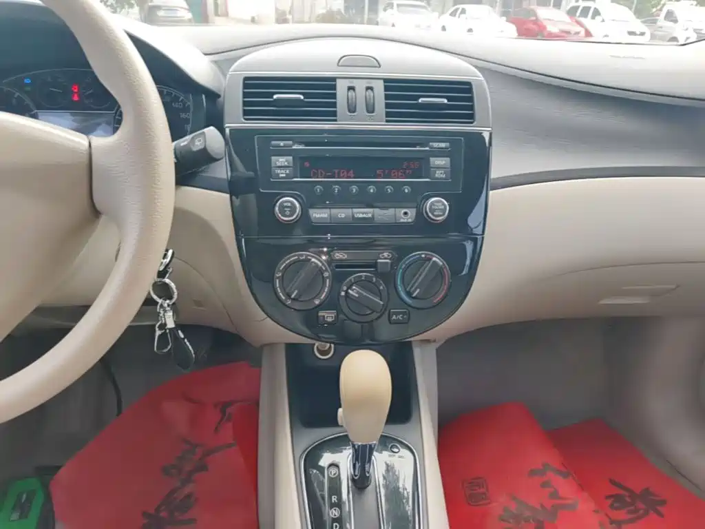 Nissan Tiida — миниатюра 13