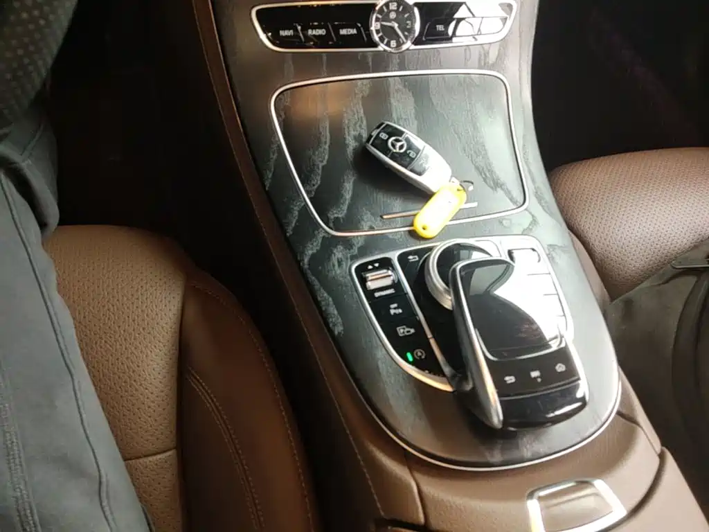 Mercedes-Benz E-Class — миниатюра 14