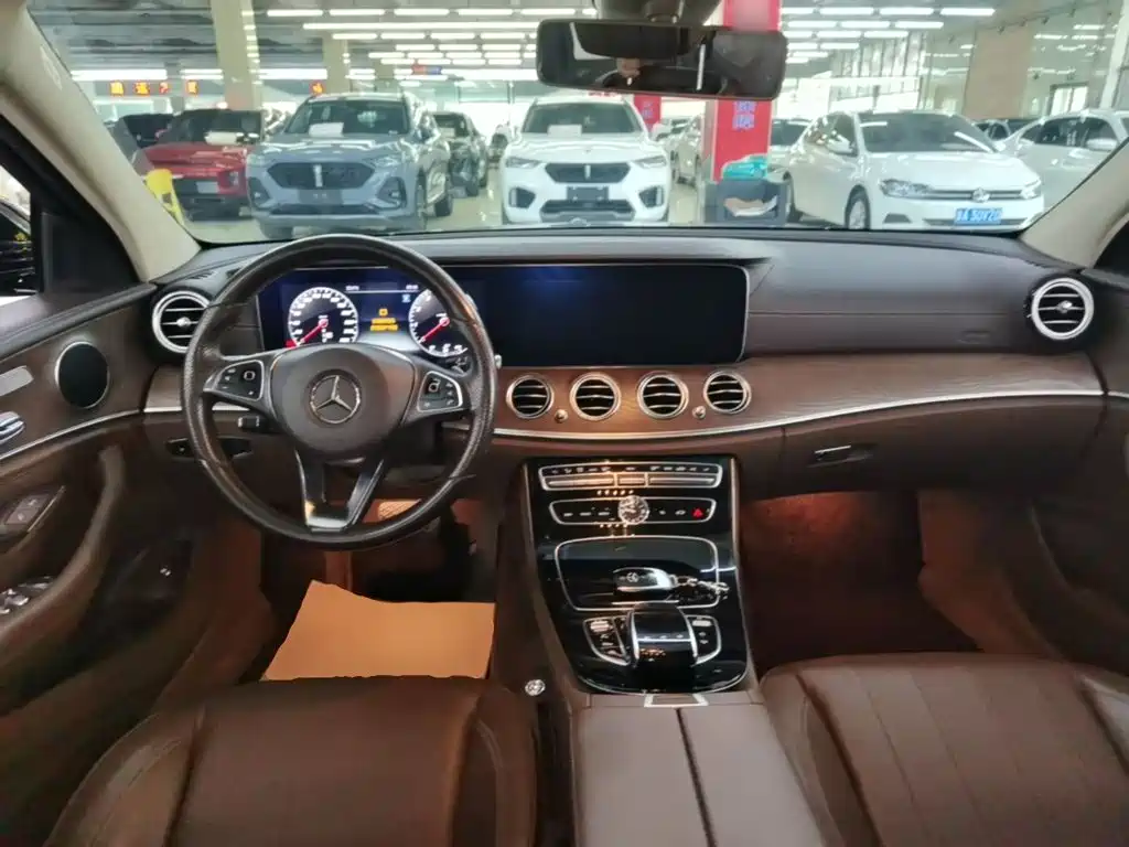 Mercedes-Benz E-Class — миниатюра 6