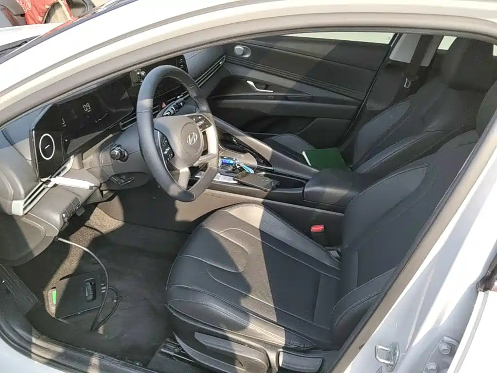 Hyundai Elantra — миниатюра 15