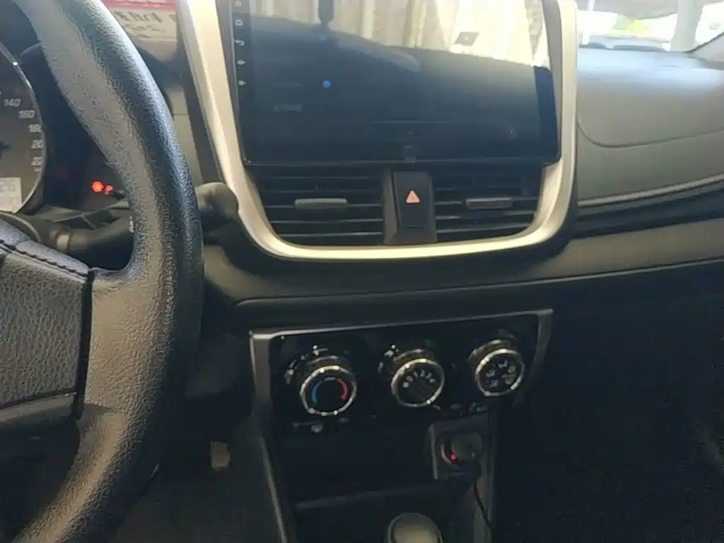 Toyota Yaris L — миниатюра 13