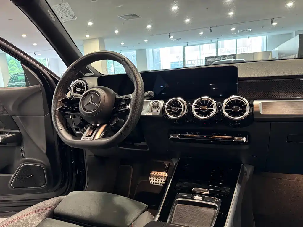 Mercedes-Benz GLB AMG — миниатюра 9
