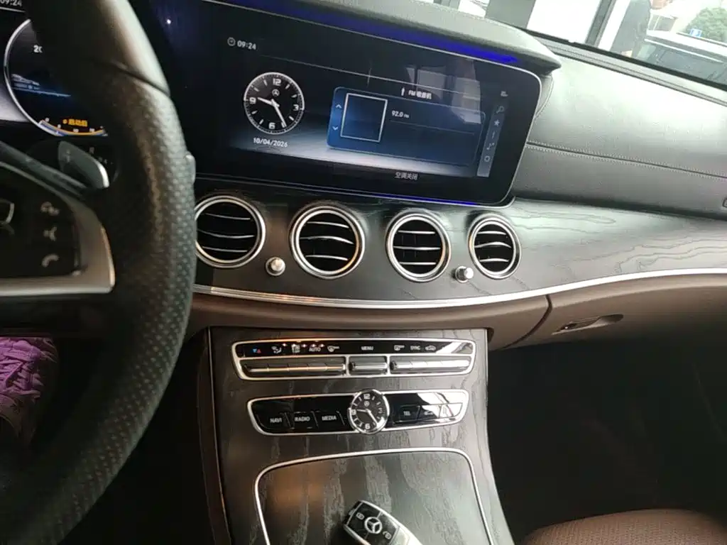 Mercedes-Benz E-Class — миниатюра 13