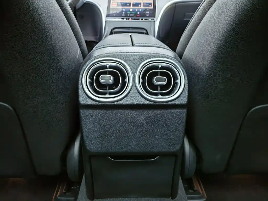 Mercedes-Benz C-Class — миниатюра 17