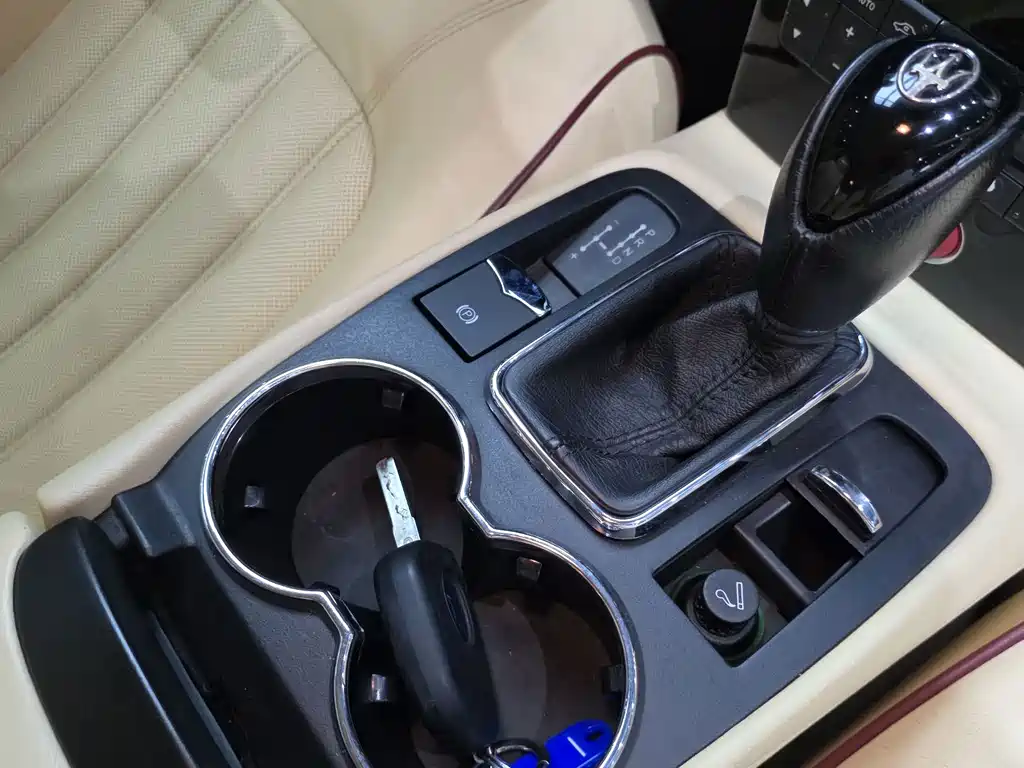 Maserati Quattroporte — миниатюра 8