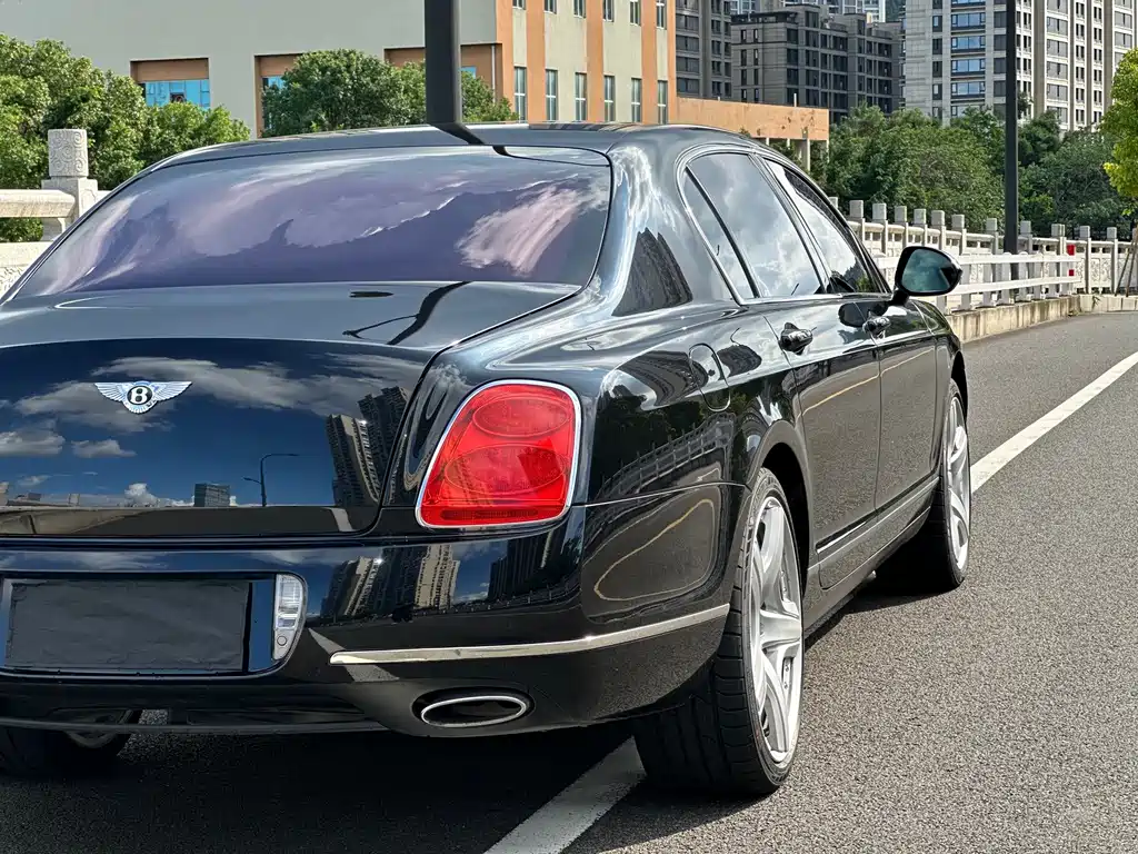 Bentley Flying Spur — миниатюра 5