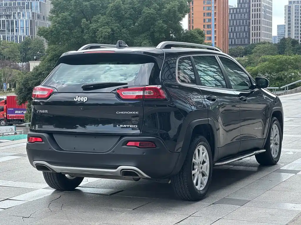 Jeep Cherokee — миниатюра 5