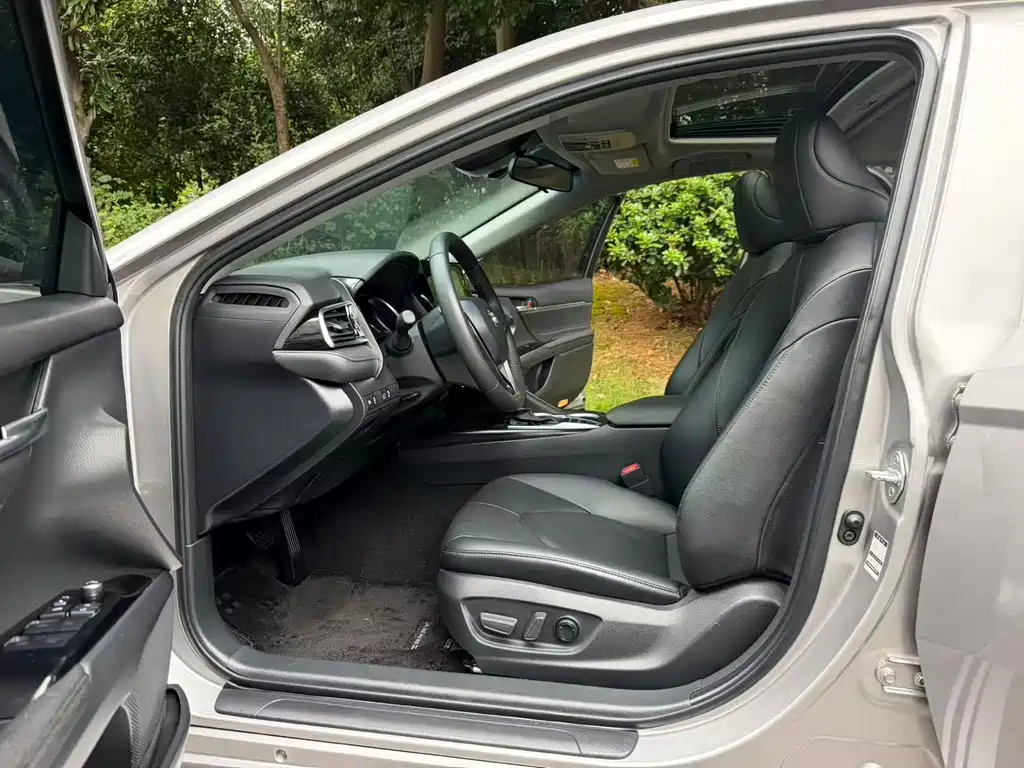 Toyota Camry — миниатюра 6