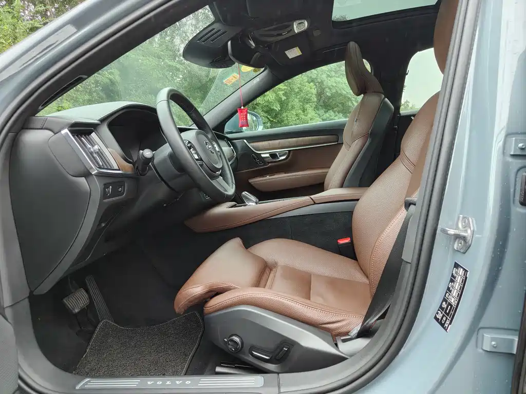 Volvo S90 — миниатюра 4