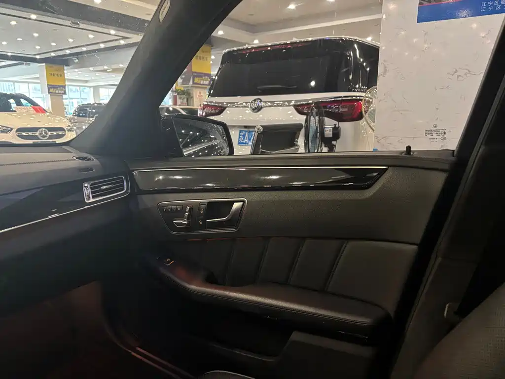Mercedes-Benz E-Class — миниатюра 8