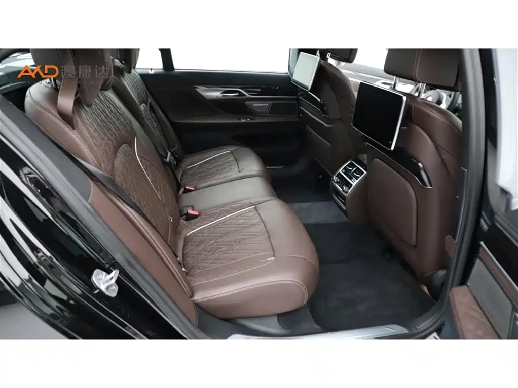 BMW 7 Series — миниатюра 8