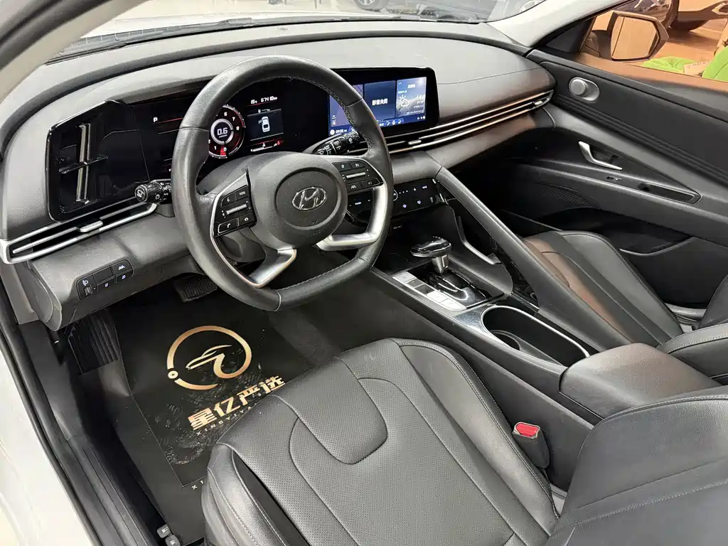 Hyundai Elantra — миниатюра 18