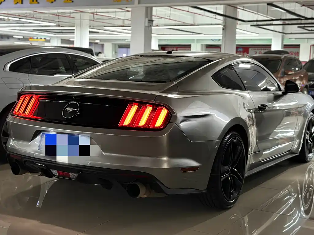 Ford Mustang — миниатюра 4