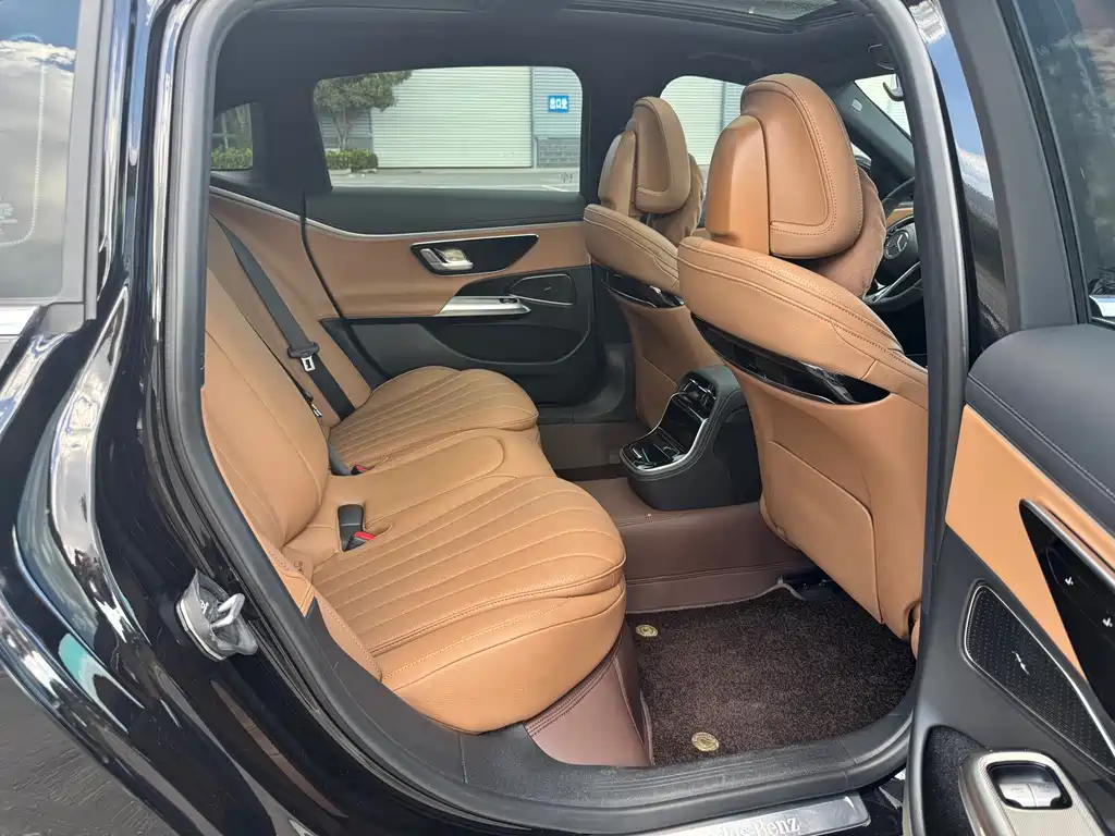 Mercedes-Benz E-Class — миниатюра 17