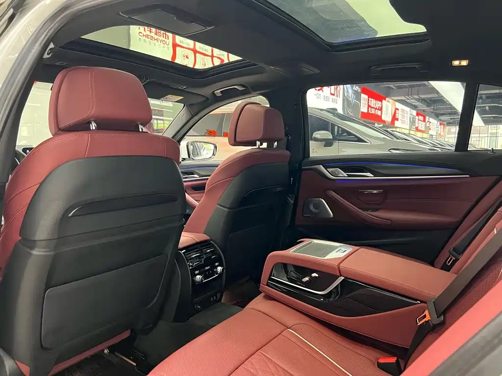 BMW 5 Series — миниатюра 11