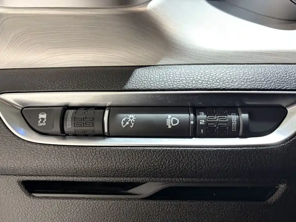 Geely Binyue — миниатюра 11