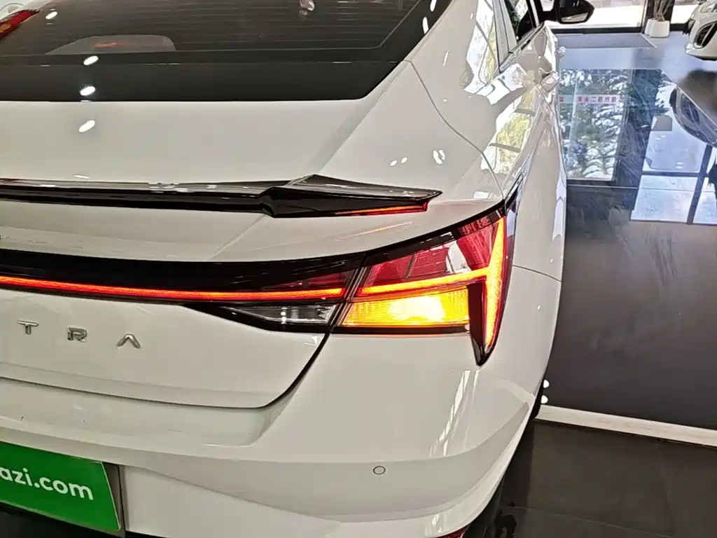 Hyundai Elantra — миниатюра 8