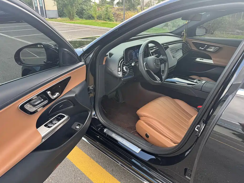 Mercedes-Benz E-Class — миниатюра 6