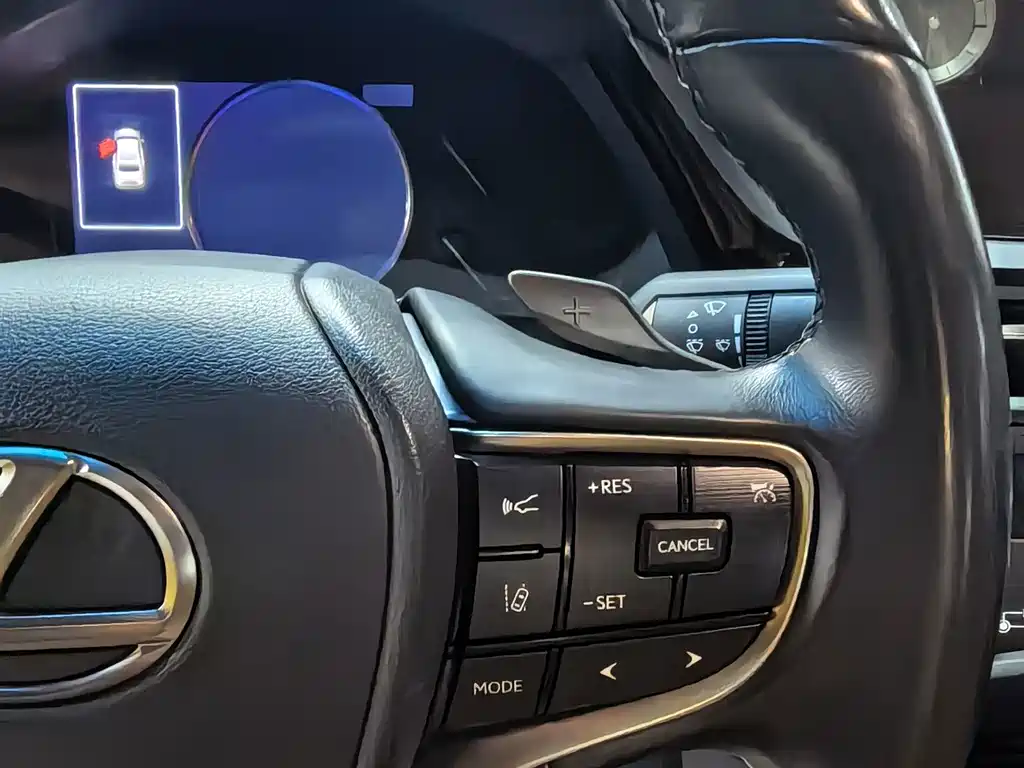 Lexus ES — миниатюра 12
