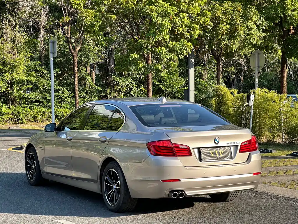 BMW 5 Series — миниатюра 12
