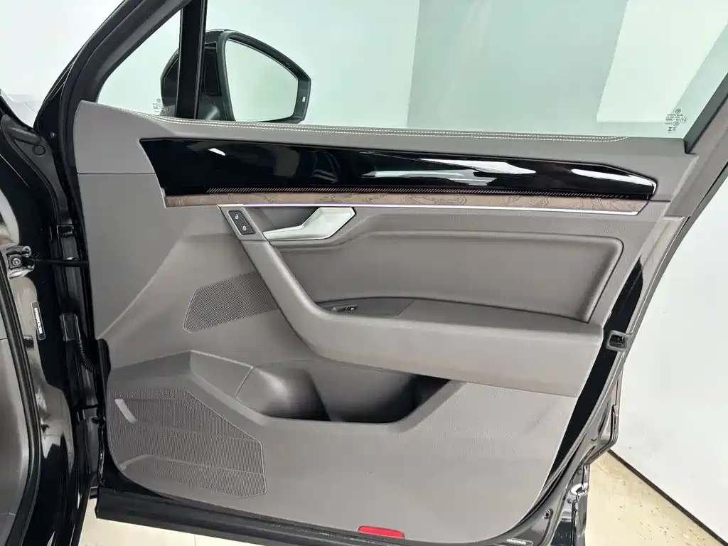 Volkswagen Touareg — миниатюра 24