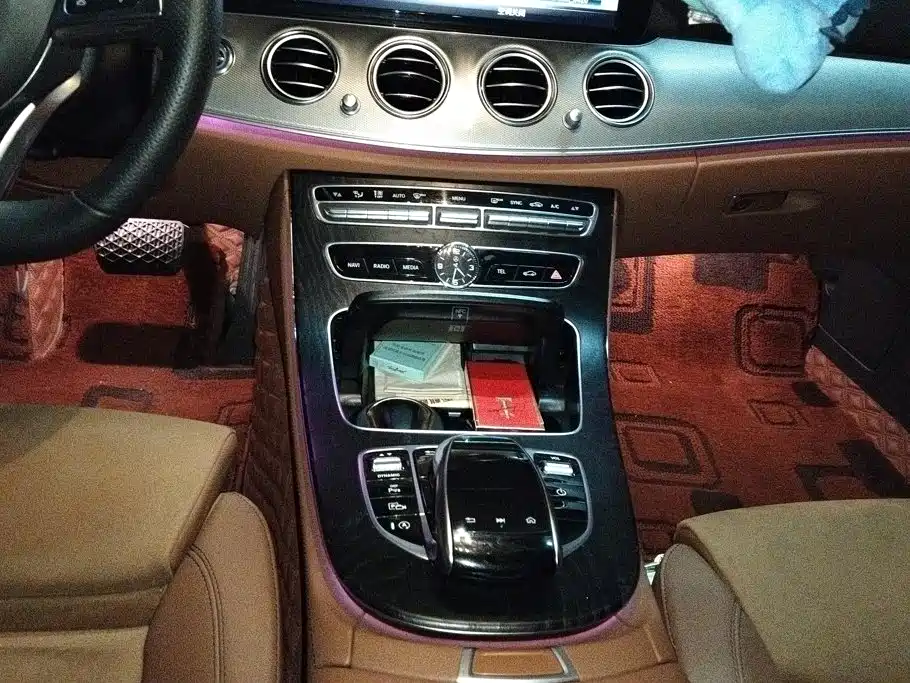 Mercedes-Benz E-Class — миниатюра 16