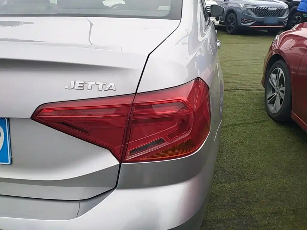 Volkswagen Jetta — миниатюра 8