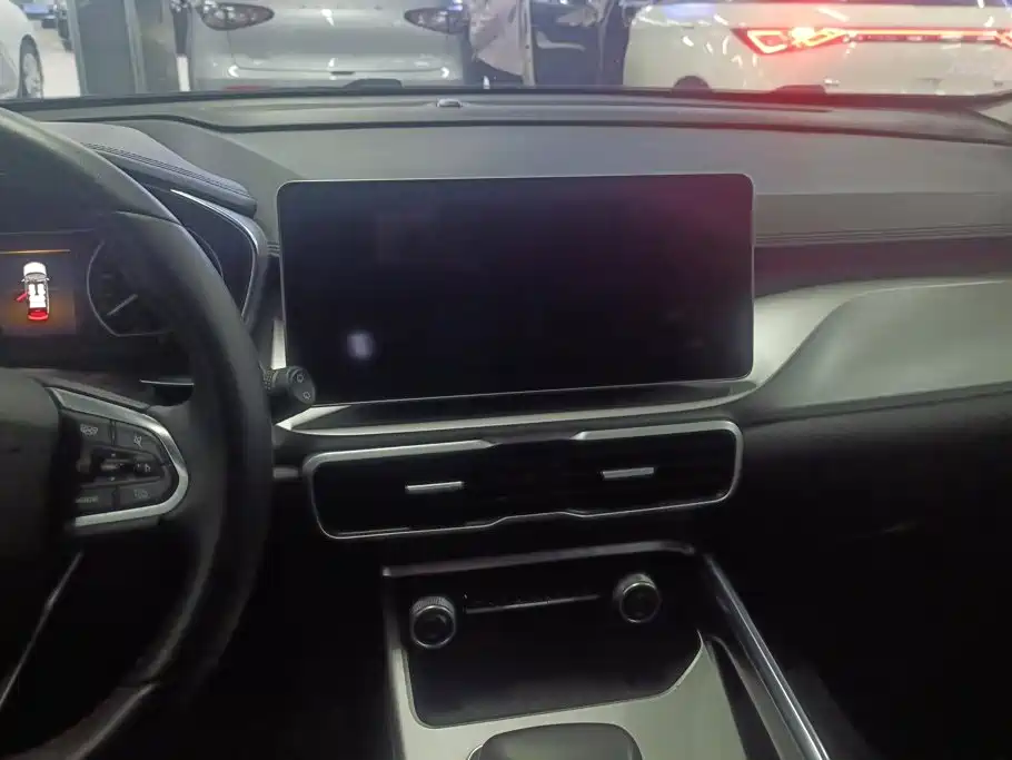 Geely Binyue — миниатюра 13