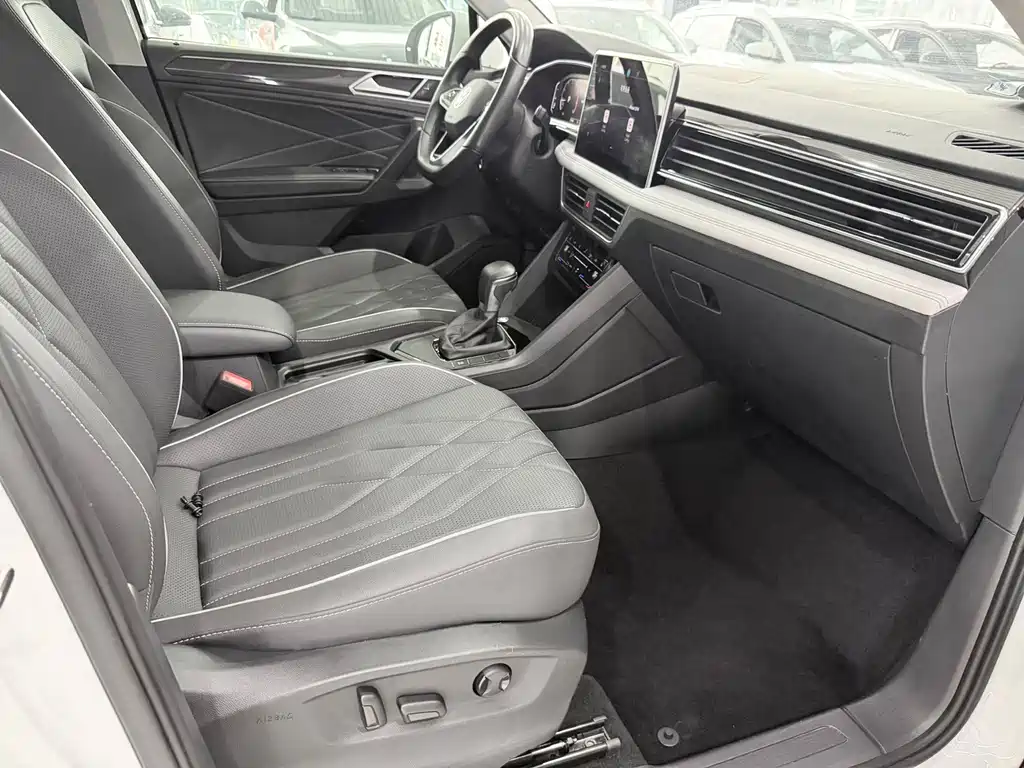 Volkswagen Tiguan L — миниатюра 11