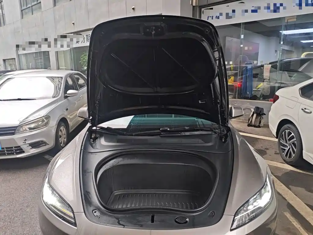 Tesla Model 3 — миниатюра 20