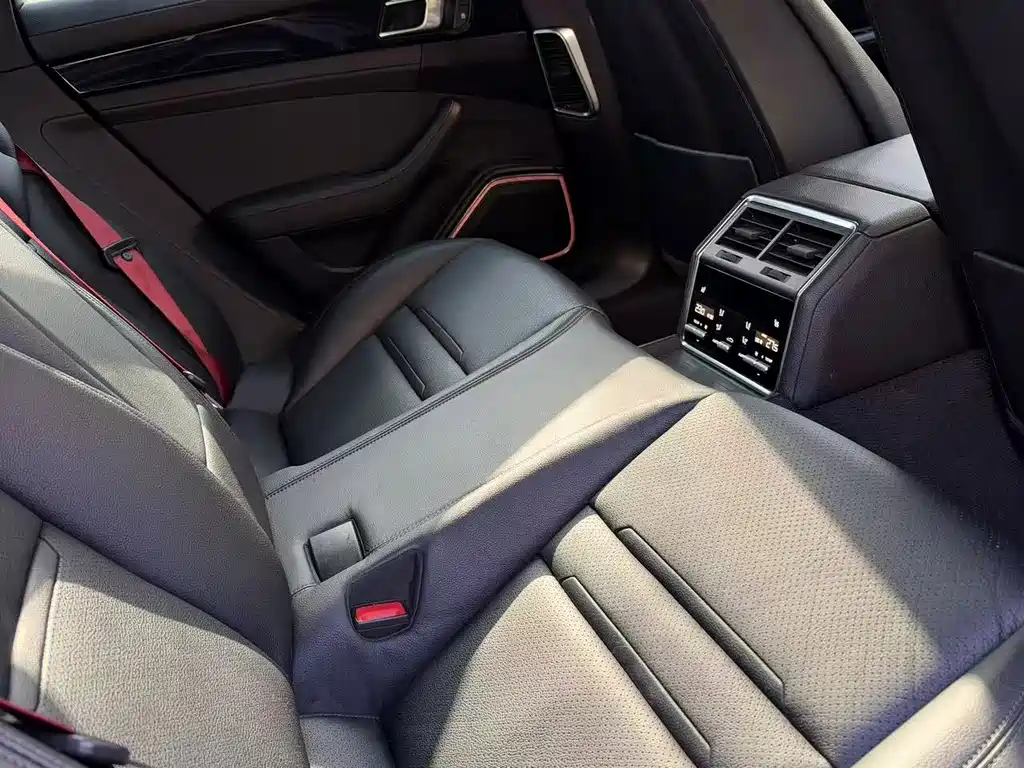 Porsche Panamera — миниатюра 24