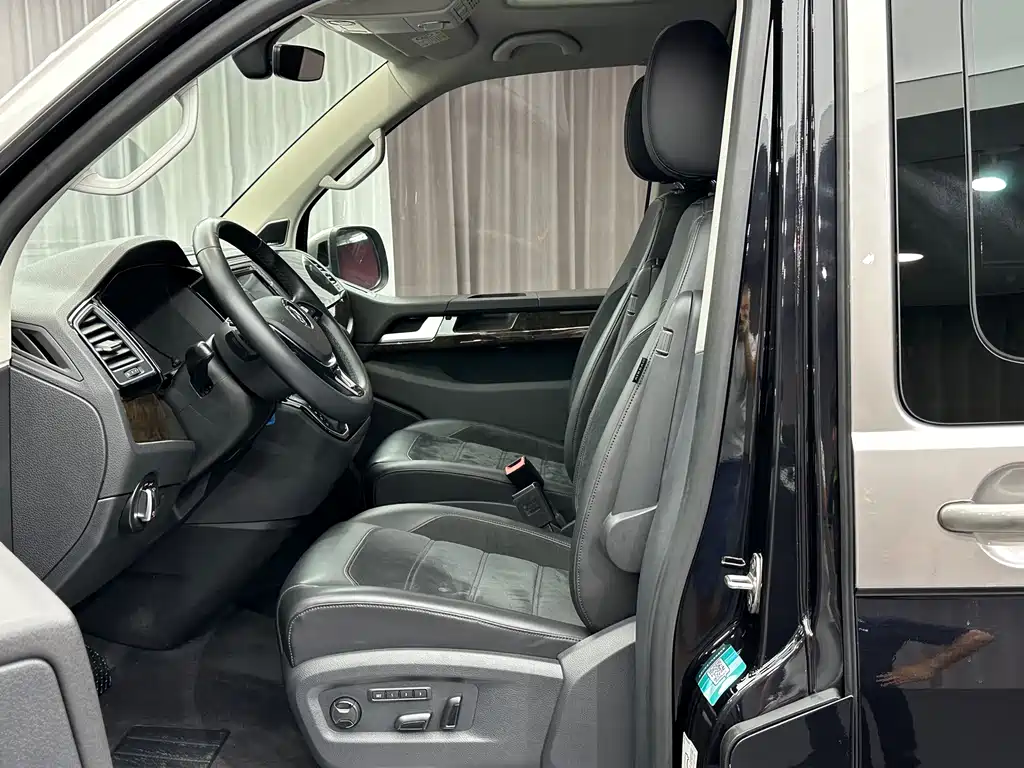 Volkswagen Multivan — миниатюра 8