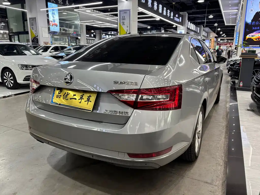 Skoda Superb — миниатюра 4