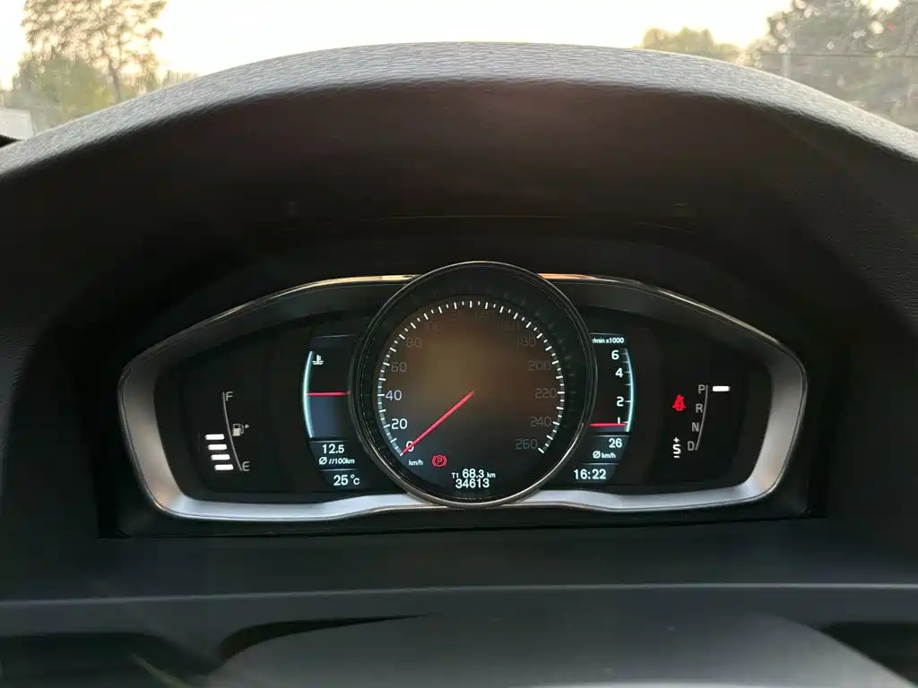 Volvo V60 — миниатюра 11