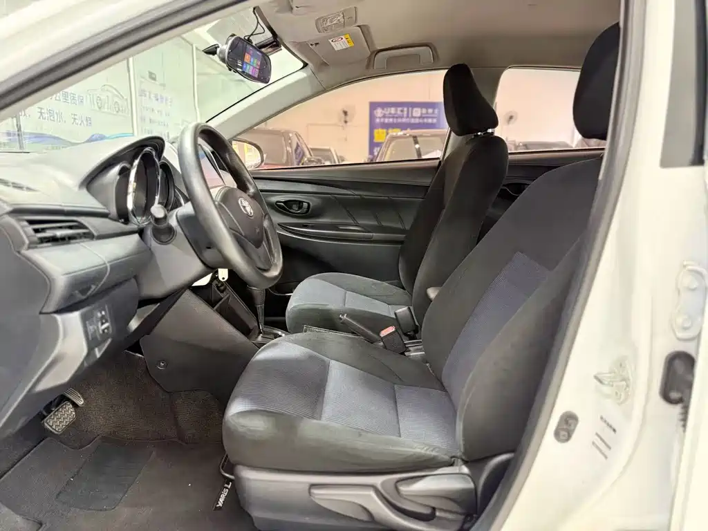 Toyota Yaris L — миниатюра 4