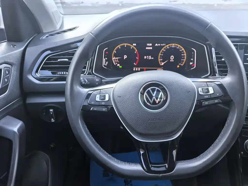 VOLKSWAGEN T ROC EXPLORING SONGS