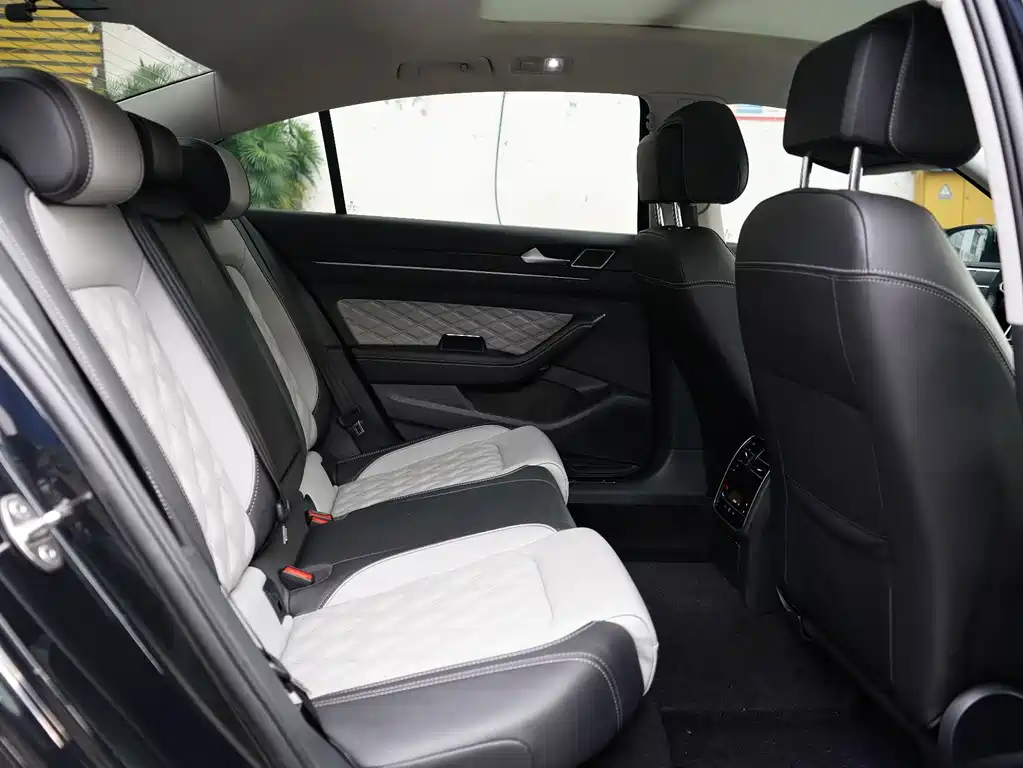 Volkswagen Magotan — миниатюра 6