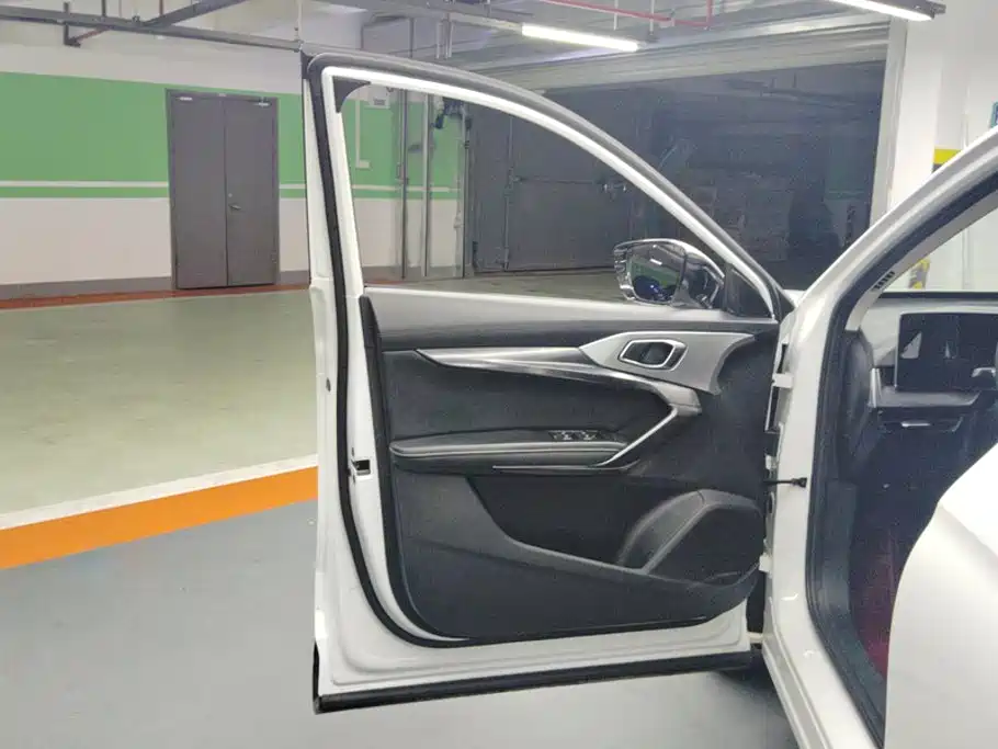 MG MG ONE — миниатюра 7