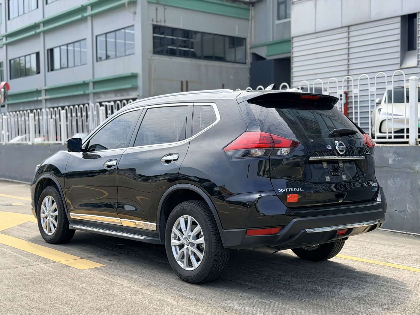 Nissan X-Trail 2.0 л 2025 г. Чёрный, пробег 13000 км
