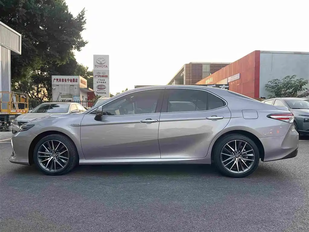 Toyota Camry — миниатюра 4